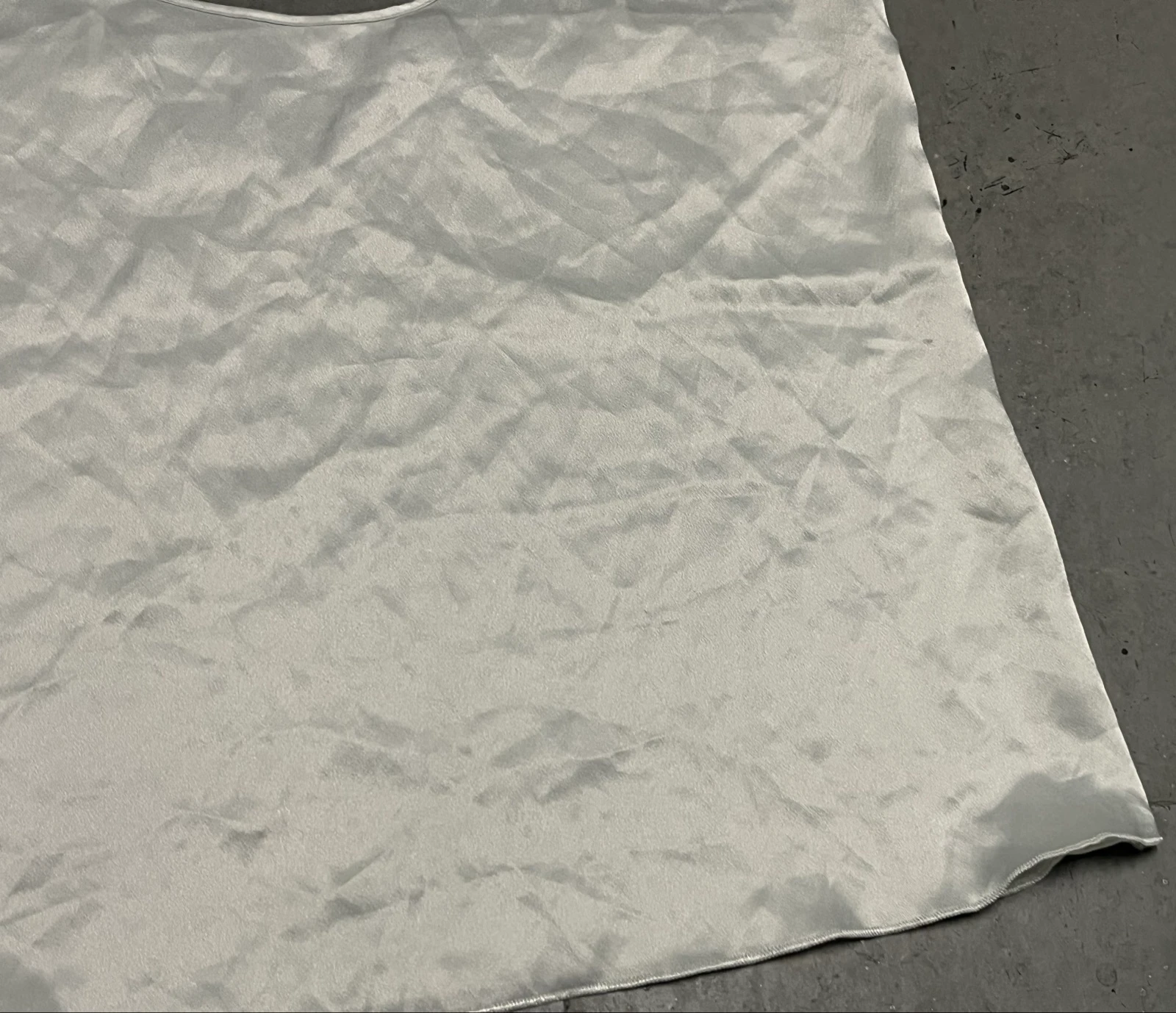 Top lencero satén blanco con tirantes  – photo 7